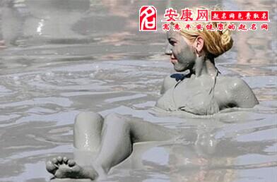 梦见掉泥潭里